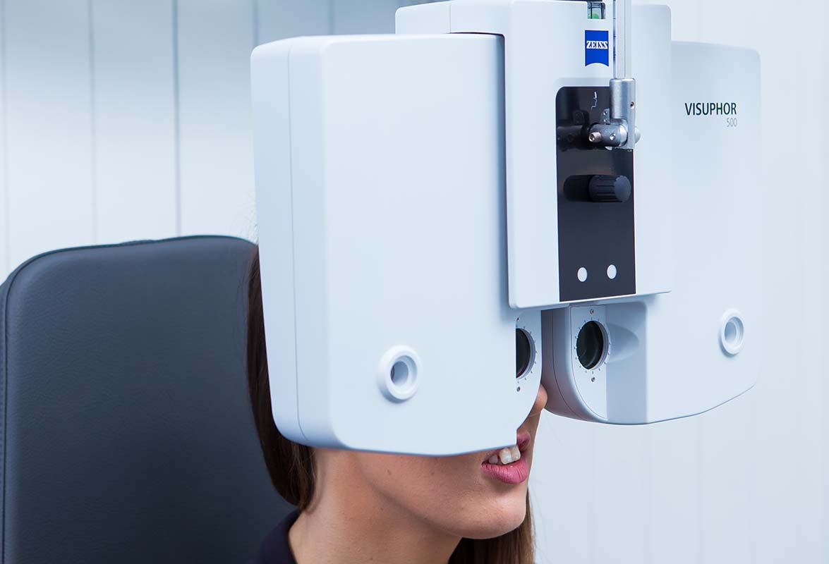 Lady getting her eyes tested at Heron Eyecare