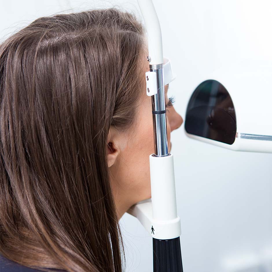 Lady getting eyes tested at Heron Eyecare